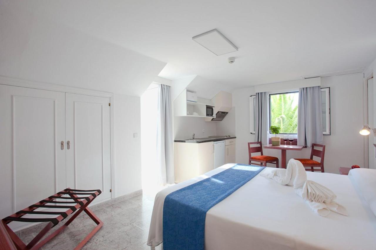 Apartamentos Cala Murada Tennis Exteriör bild